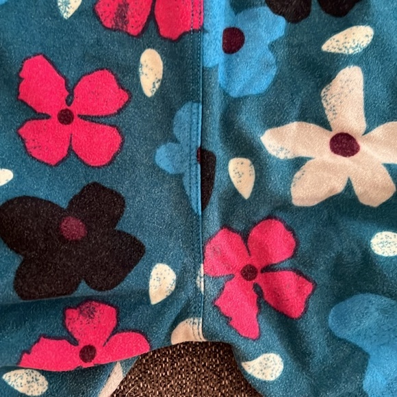 LuLaRoe Flower Print Leggings. One size. - Picture 4 of 6